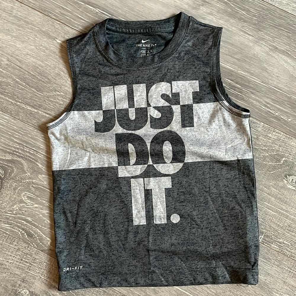 Boys Nike Tank size 6